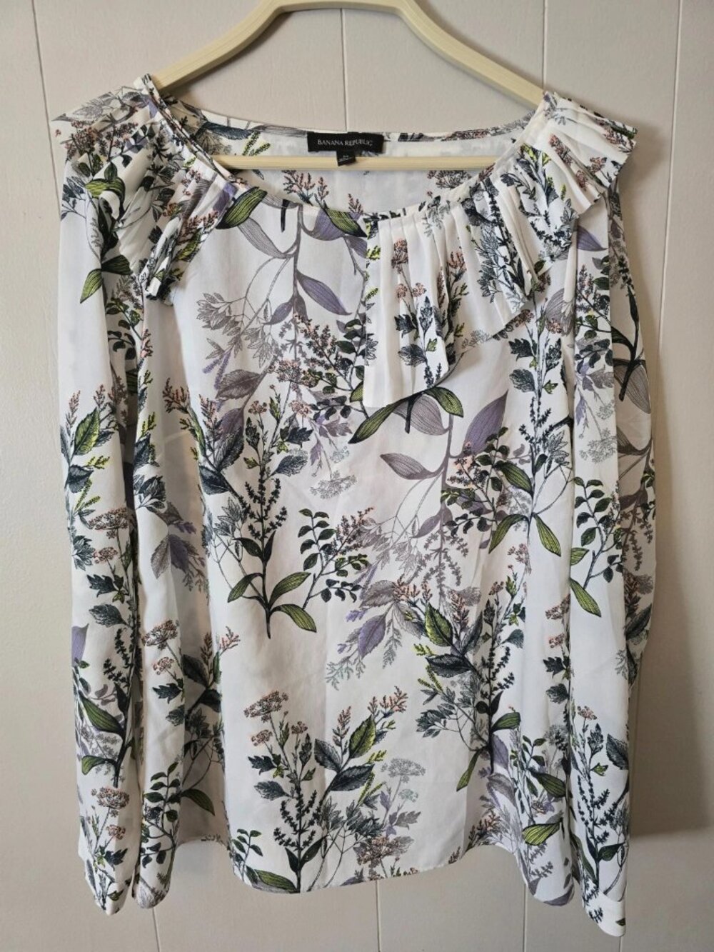 Banana Republic Blouse Top M Career Office Professional Chic Floral Artsy